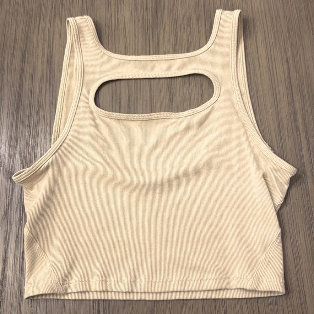 Lululemon ribbed cropped tank with front cut out